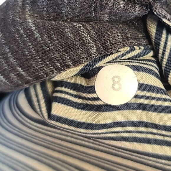 Lululemon Exhalation Pullover II Heathered Marled Black Size 8 Yoga - Picture 7 of 9